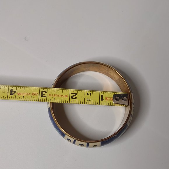 Vintage Bangle With Feathers - Picture 11 of 13